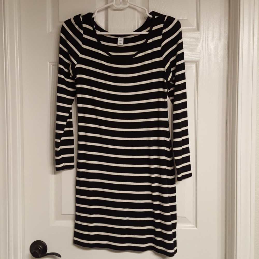 Black and white long sleeve cotton dress